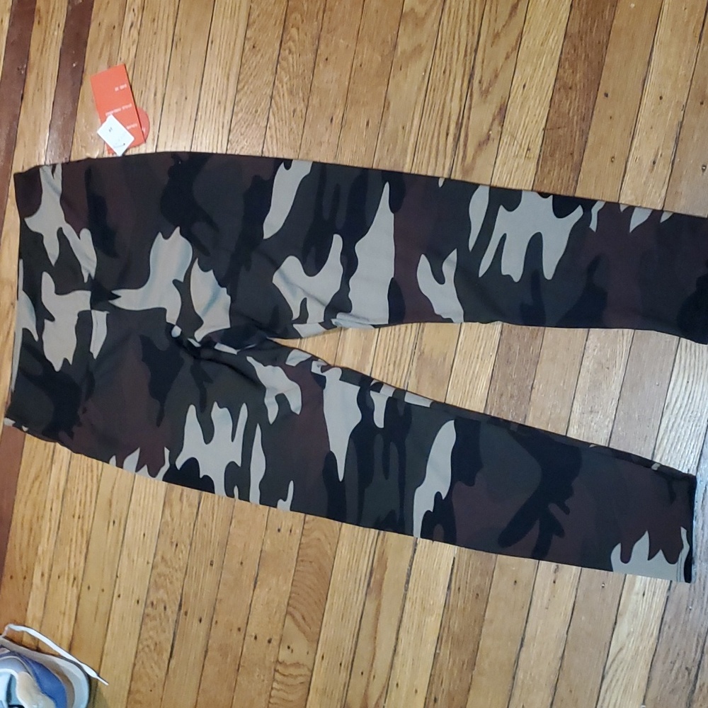 BRAND NEW soft fleece lined camo leggings, plus size, 2X 💓